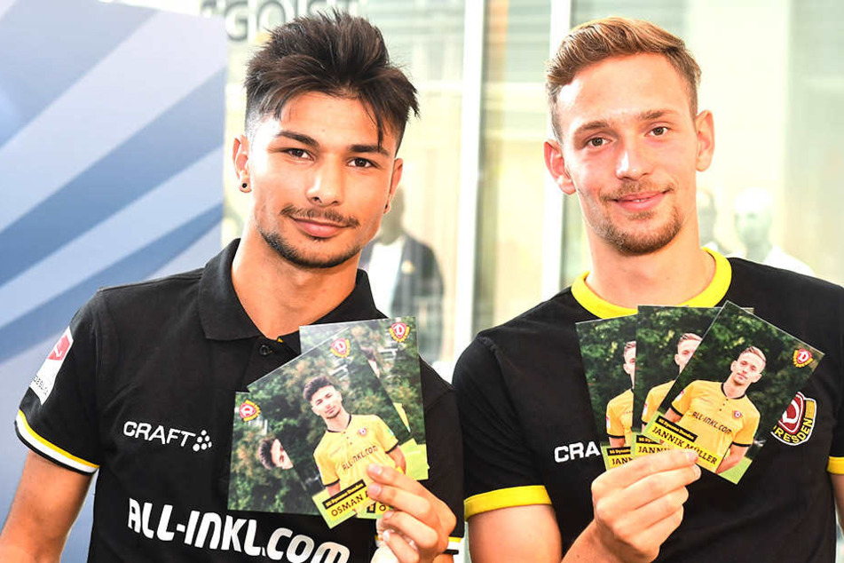 Osman Atilgan (l.) und Jannik Müller gestern bei einer Autogrammstunde in der Altmarkt-Galerie.