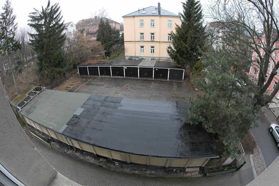 Stimmt der Rat den Plänen der Stadtverwaltung zu, müssen die Garagen an der Ockerwitzer Straße 23 einem Woba-Neubau weichen.