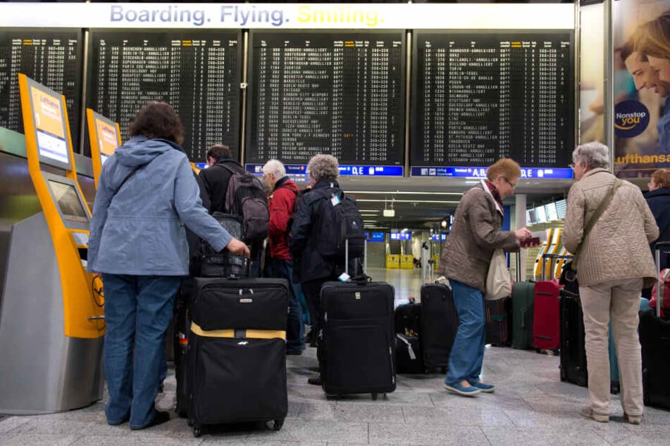 Außerdem behauptete der Mann, er habe bereits eine Bombe in das Flugzeug geschmuggelt (Symbolbild).