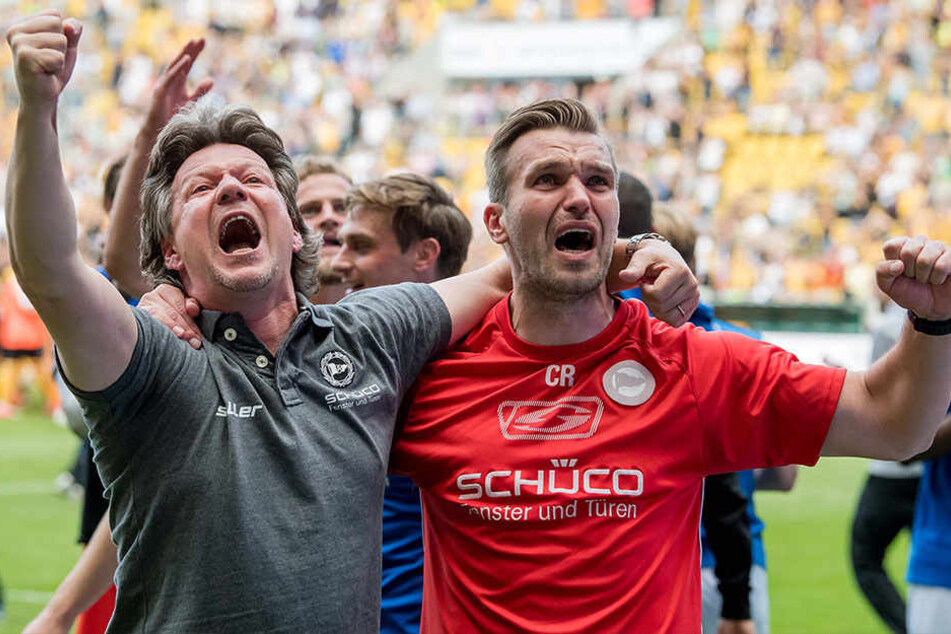 Jeff Saibene und Carsten Rump feierten in Dresden den dramatischen Klassenerhalt.