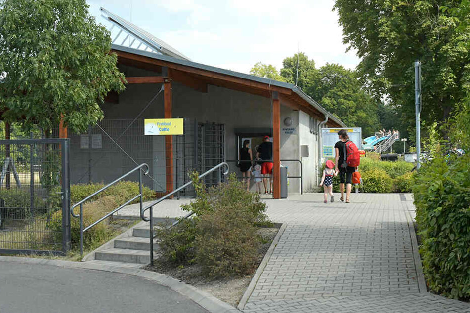 Doppelter Ärger im Freibad Cotta.