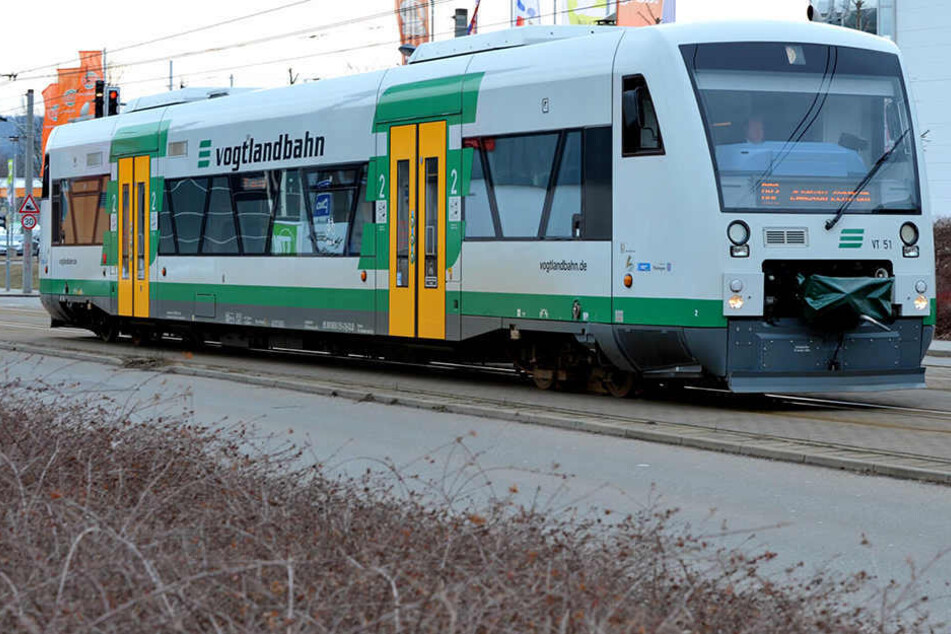 Die Einschränkungen auf der Strecke zwischen Adorf und Oelsnitz bleiben nun voraussichtlich bis zum 28. Juli bestehen.
