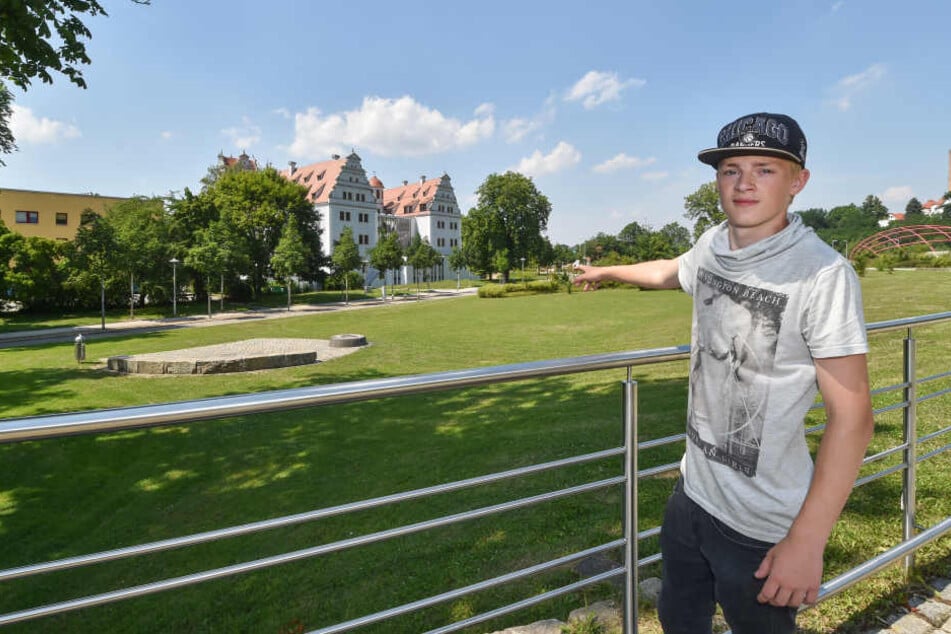 Hier war die Massenschlägerei: Kevin Bundt (18) ist schockiert über die Gewalt in Zwickau.