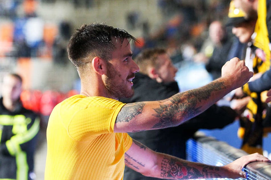 "Das habe ich in meiner Karriere so noch nicht erlebt!", sagt Dario Dumic über die Dynamo-Fans. In Utrecht geht's da etwas ruhiger zu, auch wenn die FC-Fans ebenfalls für gute Stimmung bekannt sind.