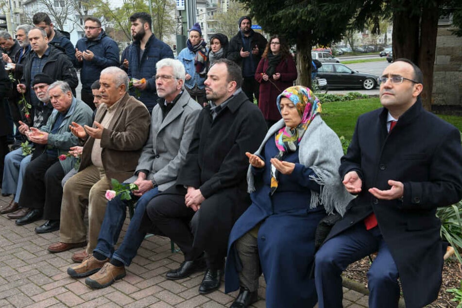 Insgesamt versammelten sich rund 100 Menschen auf dem Halitplatz.