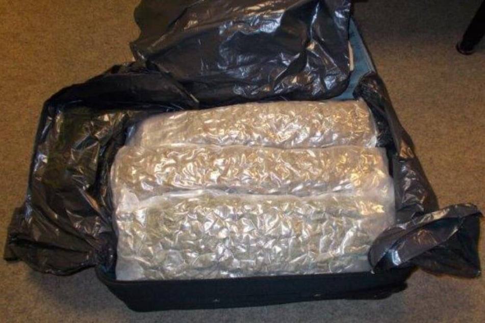8 Kilogramm Marihuana fanden die Zöllner in einem Koffer im Kofferraum.
