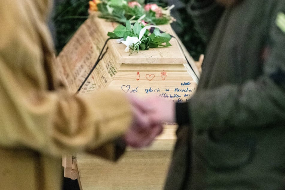 Abschied nehmen: Die zwei Jugendlichen wurden viel zu früh aus dem Leben gerissen.