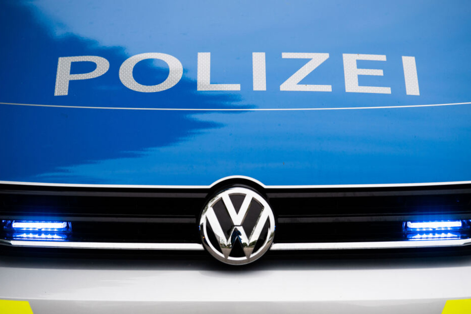 Die Polizei nahm die Anzeige des Ehepaars auf und kam dem 21-jährigen Betrüger auf die Schliche. (Symbolbild)