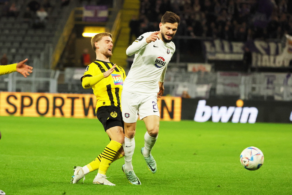In Dortmund im November kurz vor der WM-Pause erzielte Marco Schikora (r.) den 1:0-Siegtreffer für Aue.