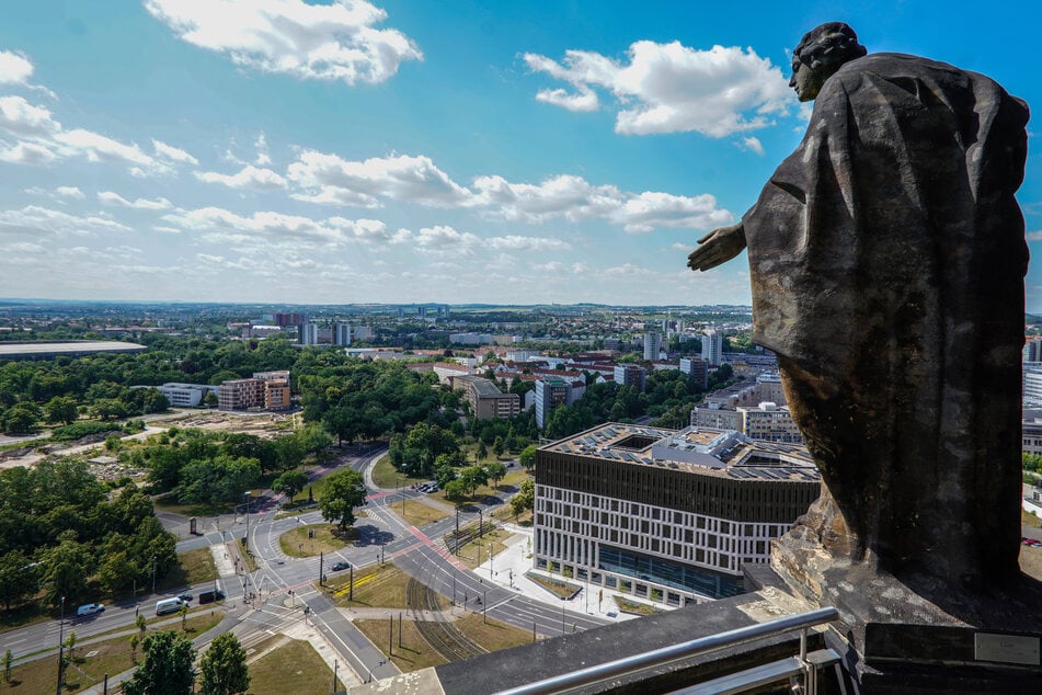 Die heutige Aussicht zeigt auch das Stadtforum, also das neue Verwaltungszentrum.
