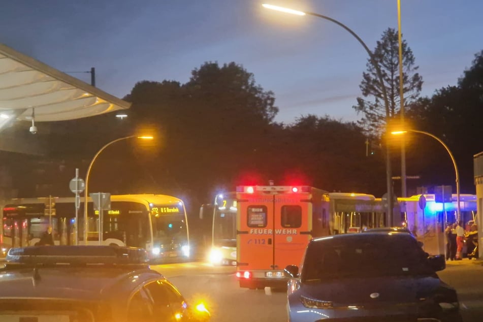 Eine Radfahrerin wurde am Montagabend von einem Linienbus angefahren.