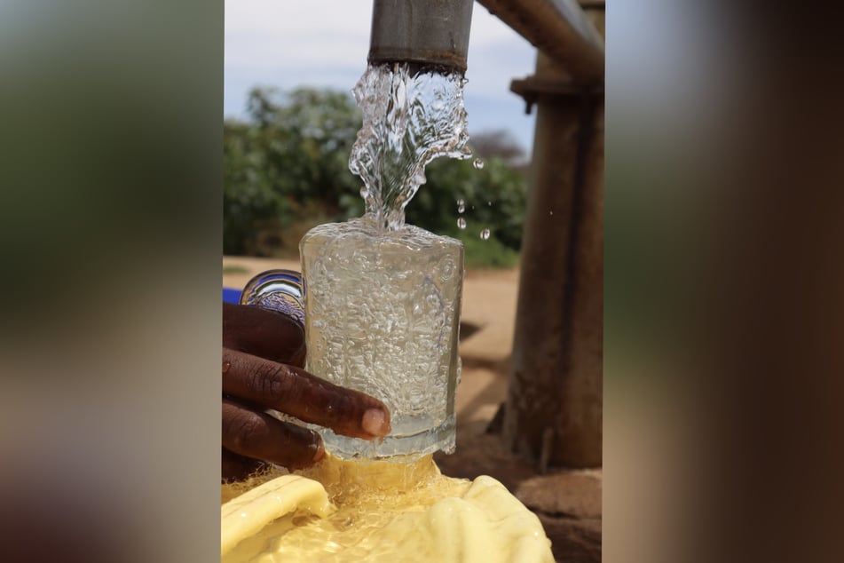 Mit dem Pfandgeld sorgt arche noVa weltweit für zugängliches Trinkwasser.