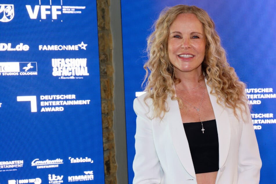 Katja Burkard sendet Lebenszeichen: So geht es der RTL-Ikone nach ihrer OP