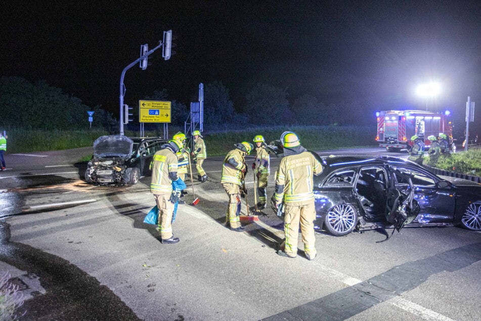 VW und Audi crashen auf Bundesstraße: Fünf teils schwer Verletzte!