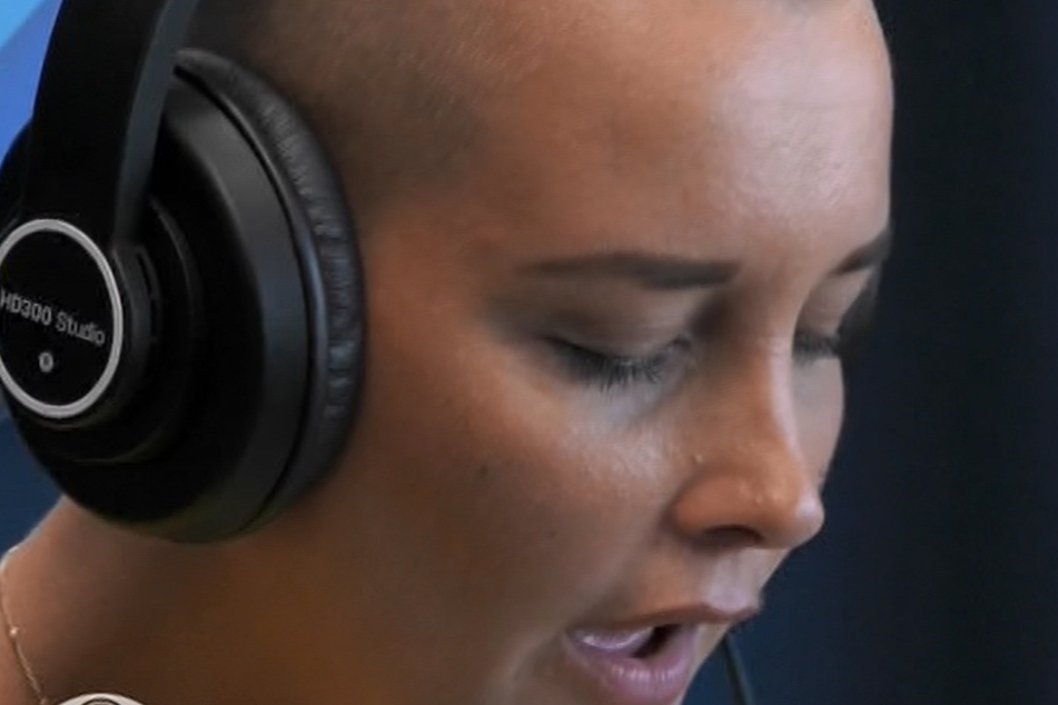 Schräg, schräger, am schrägsten - jetzt singen 'se auch noch... für den guten Zweck! Hier im Bild Michelle (25).