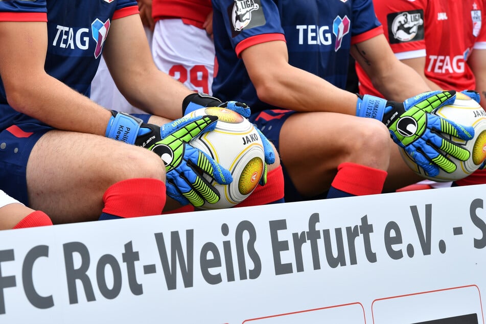 Der FC Rot-Weiß Erfurt suchte bislang vergeblich nach einem Trikotsponsor für die aktuelle Saison. (Archivbild)