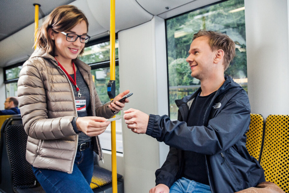 Der VVO führt aktuell in Bus und Bahn Fahrgastbefragungen durch.