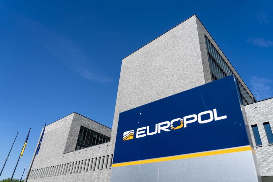 Europol ist das europäische Polizeiamt mit Hauptsitz in der niederländischen Stadt Den Haag.