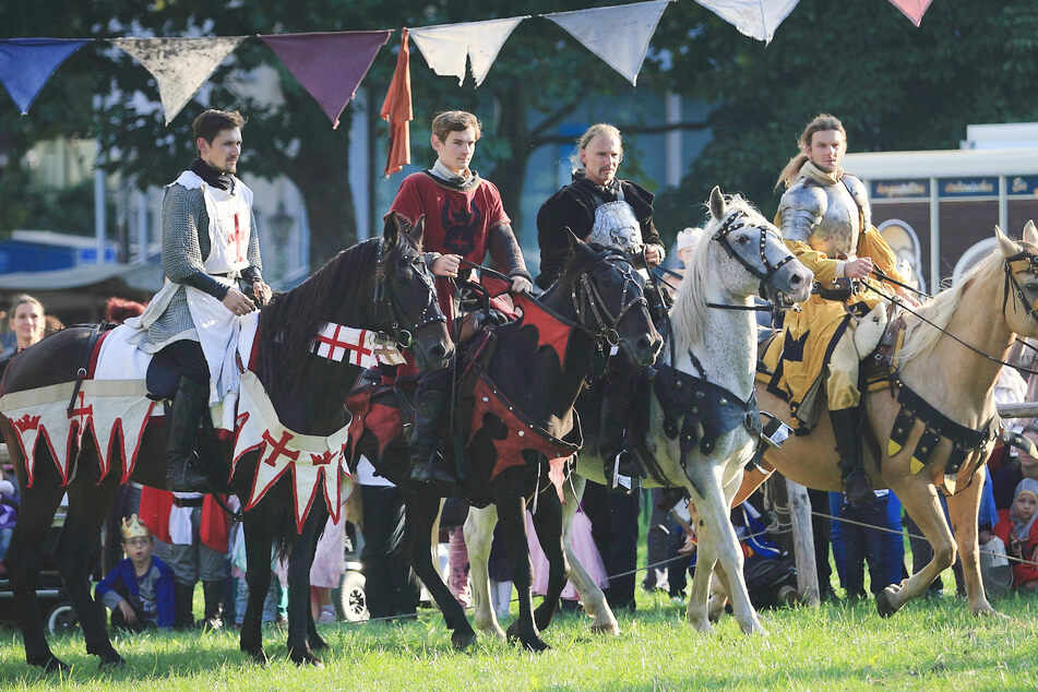 Ein Ritterturnier ist das Highlight auf dem 12. Kaiser-Otto-Fest in Magdeburg. (Archivbild)