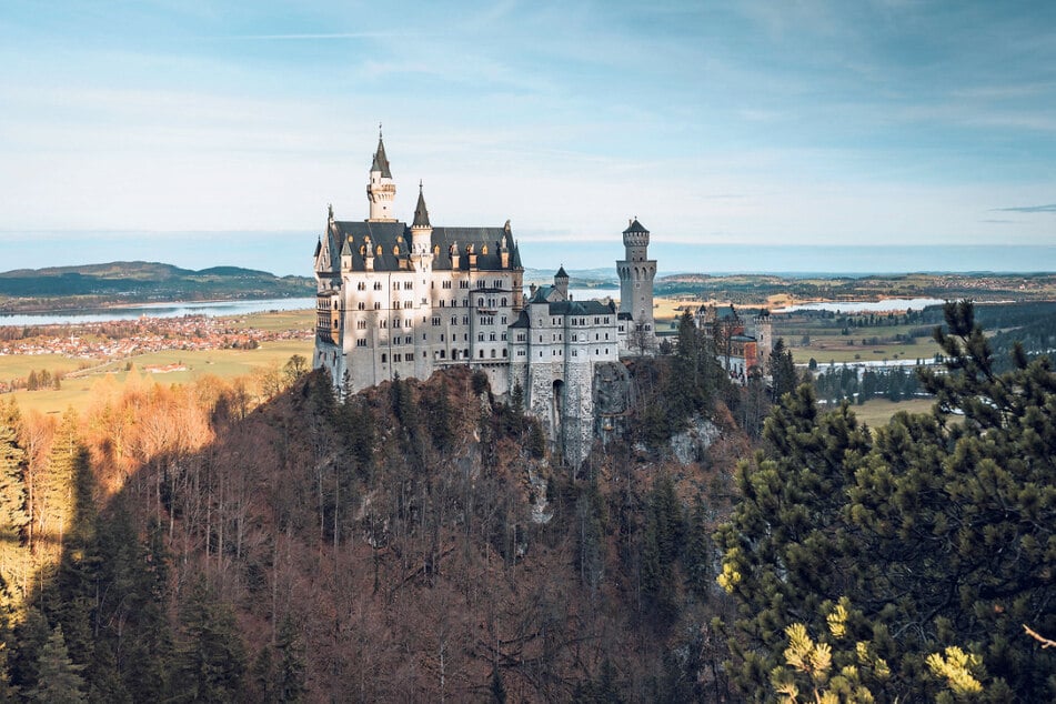 Bei Schloss Neuschwanstein fühlt man sich an einen Disney-Palast erinnert.