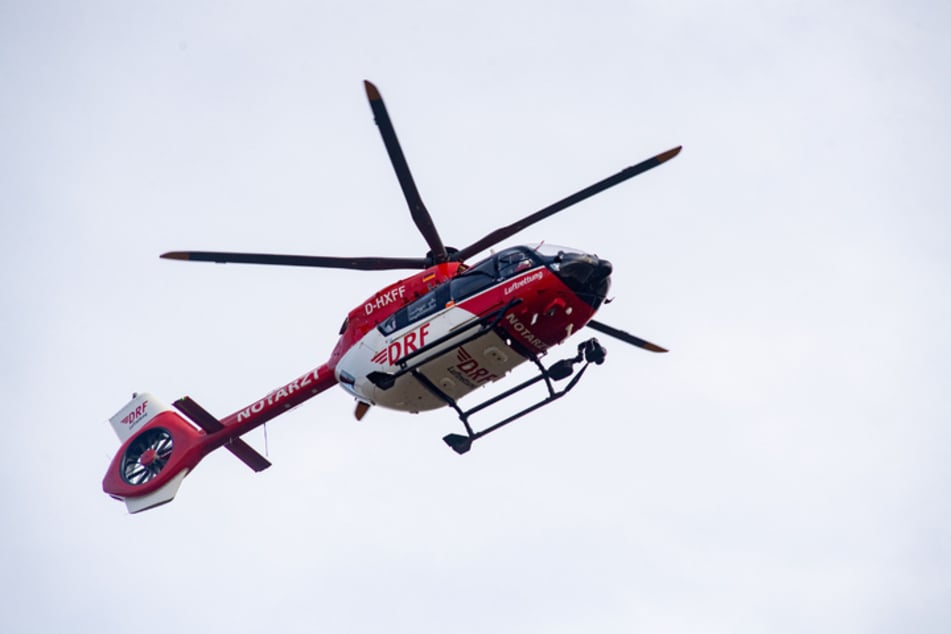 Mit einem Rettungshubschrauber wurde der Mann in ein Münchner Krankenhaus geflogen. (Symbolbild)