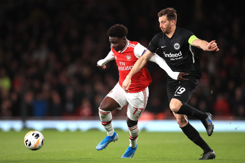 Der in der Bundesliga gesperrte Eintracht-Kapitän David Abraham (r.) durfte in London von Beginn an ran.