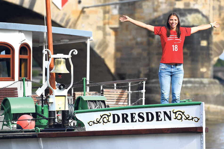 Kate Winslet aus „Titanic“ lässt grüßen! Sasa Planinsec auf dem Raddampfer „Dresden“.