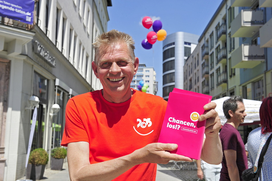 Klaas Dijkstra (56) aus Leeuwarden (Kulturhauptstadt 2018) berichtete von seinen Erfahrungen und verteilte Flugblätter.