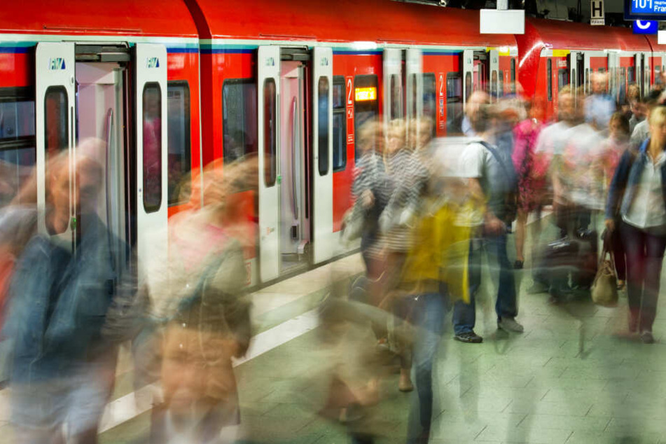 Ein 365-Euro-Ticket für die Bahnen und Busse wäre eine deutliche Entlastung für zahlreiche Pendler.