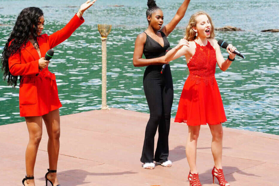 Alicia-Awa Beissert, Jayla Ndoumbe Epoupa und Clarissa Schöppe (v.l.) wollen mit den Song "Empire State Of Mind" von Alicia Keys die Jury überzeugen.