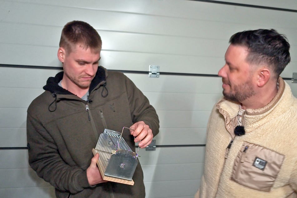 Peter Wollny (32) und Florian Köster (42) kümmern sich um die Rattenplage.
