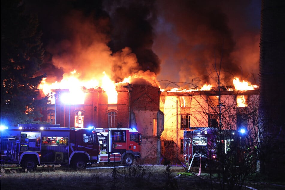 Die Feuerwehr war mit einem Großaufgebot vor Ort.