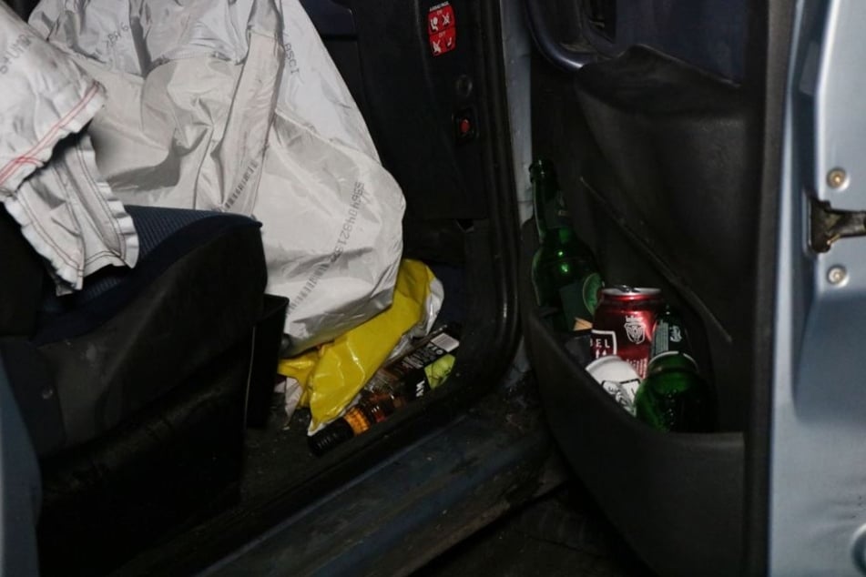 Im Auto fanden die Polizisten verschiedene alkoholische Getränke.