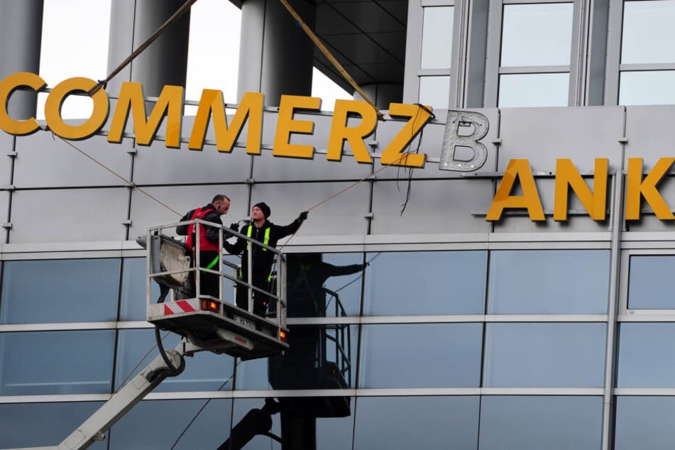 Geht bei der Commerzbank bald alles zu Bruch?!