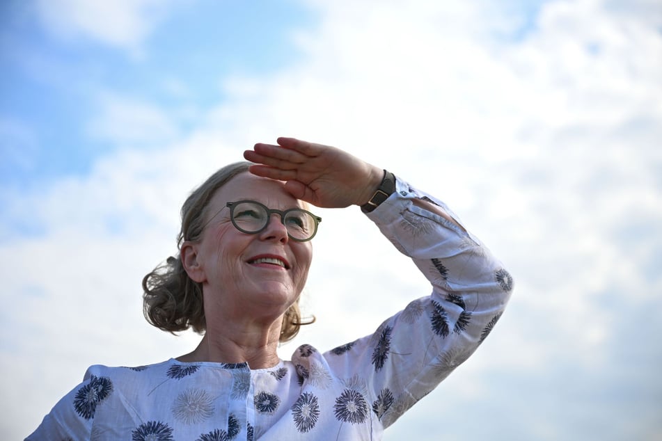 Ministerin Regina Kraushaar (62, CDU) setzt sich ein für "gleiche Technik, gleiches Tempo", wenn es um Kleinkrafträder geht.