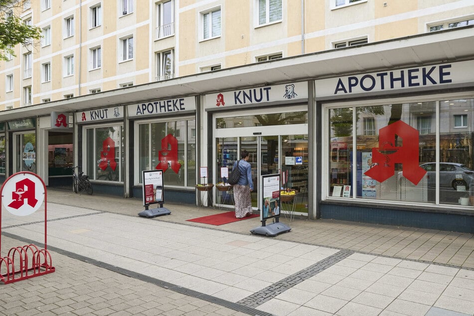 "Urs" (lat. Bär) hieß früher die Apotheke, die Gäbe 2024 übernahm. Die Kunden wünschten sich als neuen Bärennamen Knut.