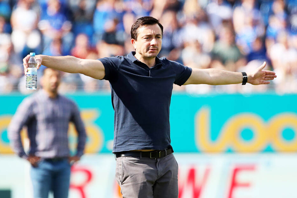 Was ist los? Das scheint FCE-Trainer Daniel Meyer mit seiner Geste ausdrücken zu wollen.