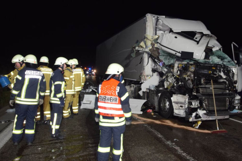 Das völlig zerstörte Führerhaus des Unfallverursachers.