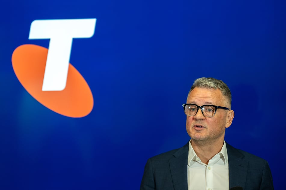 Telstra-Finanzvorstand Michael Ackland entschuldigte sich für einen Fehler im System.