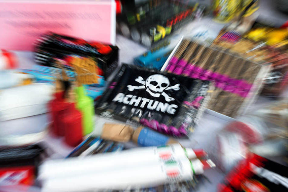 Verbotene Feuerwerkskörper und Böller ohne Zulassung werden jedes Jahr tonnenweise nach Deutschland geschafft.