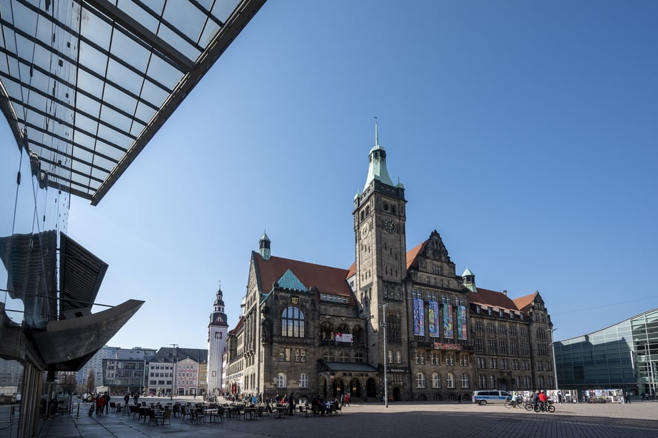 Bis Ende 2026 soll das Chemnitzer Rathaus 500 Mitarbeiter weniger haben.