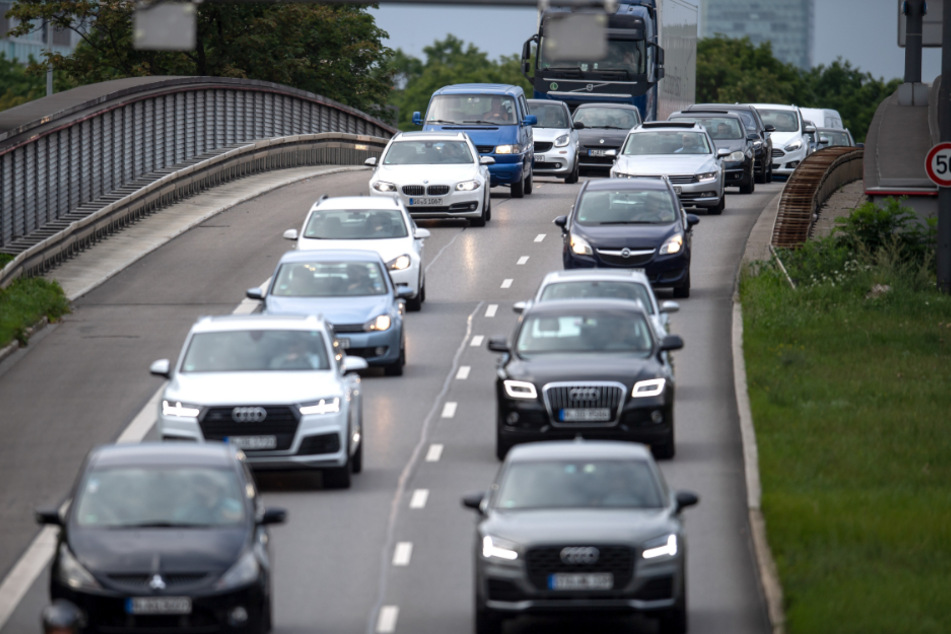 Der CO2-Preis verteuert ab 2021 das Heizen mit Öl und Gas. Autofahrer müssen sich auf höhere Preise an Tankstellen gefasst machen.