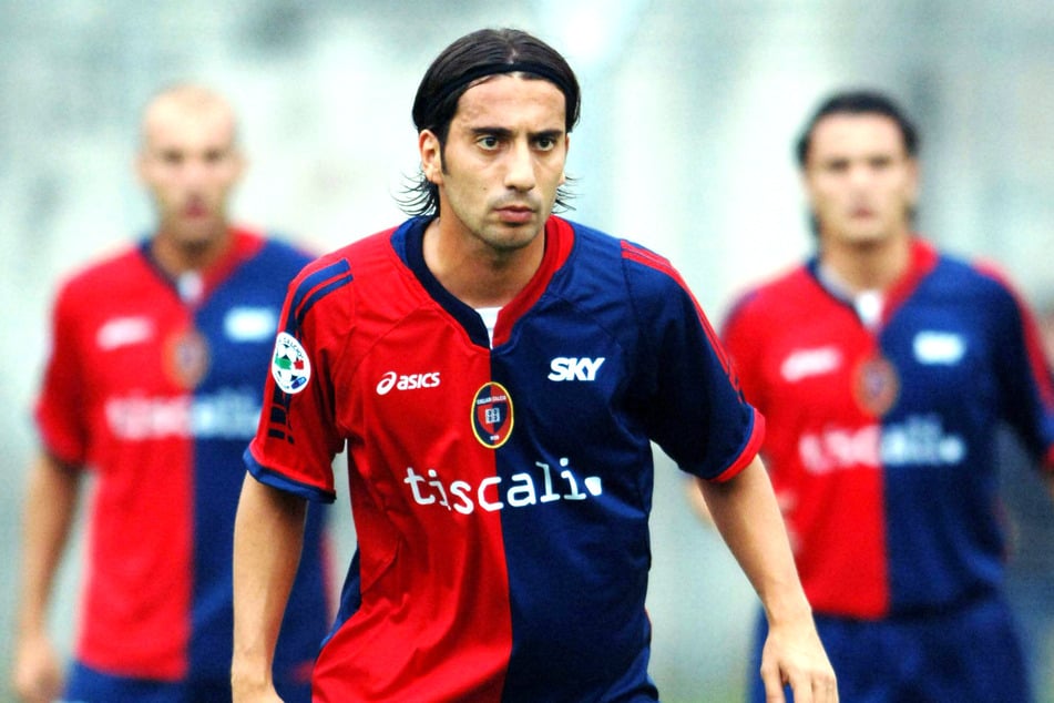 Andrea Capone (†43) war viele Jahre für Cagliari Calcio am Ball. 2011 beendete er seine aktive Karriere.