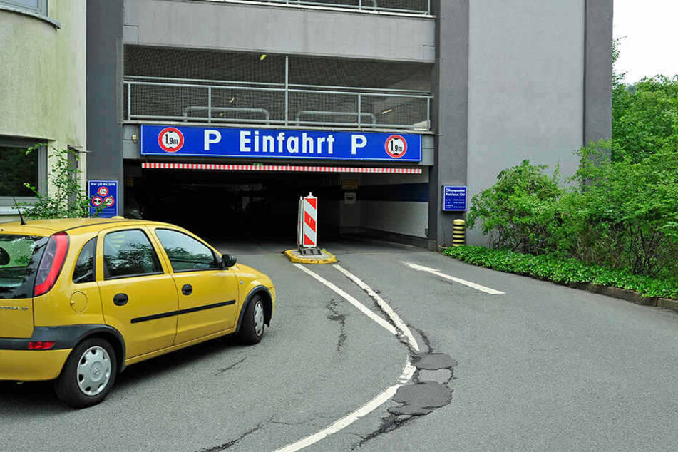 In dieser Ausfahrt der Tiefgarage im "Vita-Center" kam es zu der brutalen Flucht.
