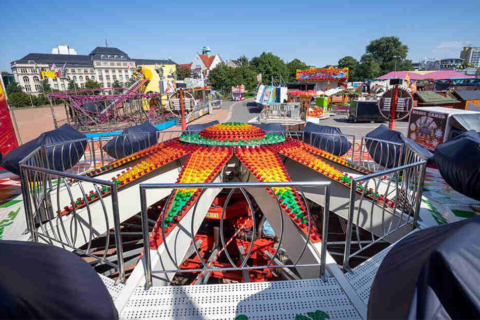 Die Ruhe vor dem Ansturm: Auch die Schausteller auf dem Hartmannplatz freuen sich auf viele und vor allem junge Gäste.
