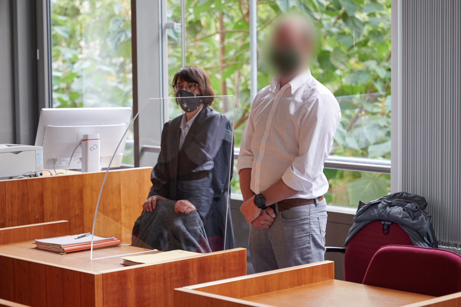 Der Kläger (rechts) am Mittwoch vor Gericht in Bonn.