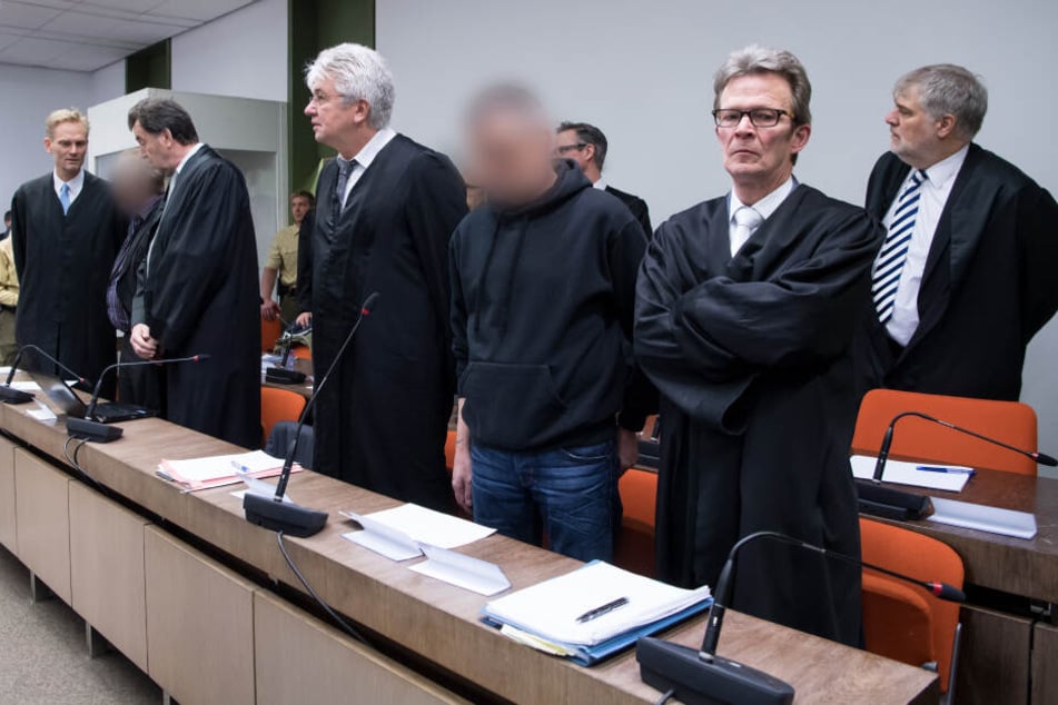2017 standen bereits Andreas H. (vorne 2.v.l.) und Olaf O. (2.v.r.) in München vor Gericht.