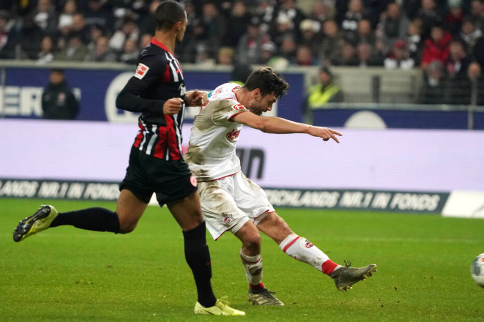 Der Kölner Jonas Hector trifft zum 1:2.