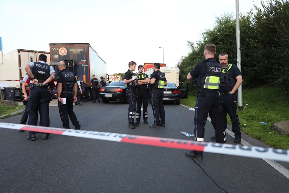 Bei einem Überfall auf einem Rastplatz wurde ein Ehepaar schwer verletzt.