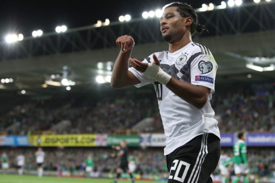 Serge Gnabry wird 2024 bei der Telekom zu sehen sein.